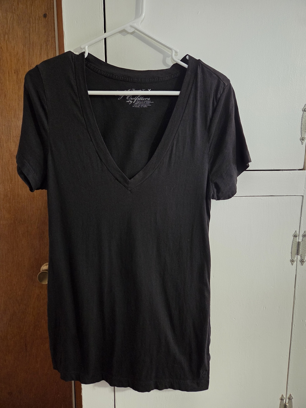 American Eagle Outfitters Black V-Neck Short Sleeve Tee